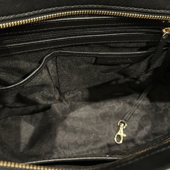 Michael Kors Selma medium black bag - Picture 7 of 11